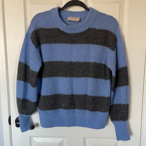 Everlane Alpaca Wool Minimalist Relaxed Gray Blue Stripe
Crewneck Sweater XS - Picture 3 of 7